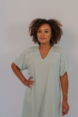 Elis Pastel green