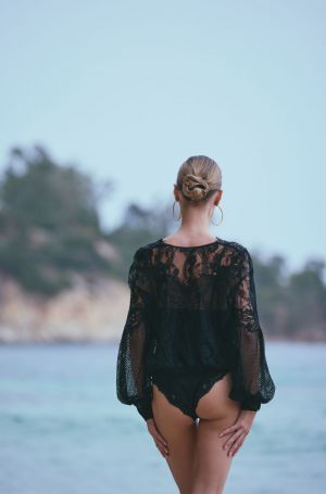 Angele Zwart